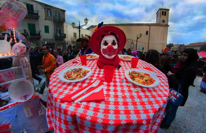 Il Carnevale Di Santa Lucia Del Mela Date E Programma